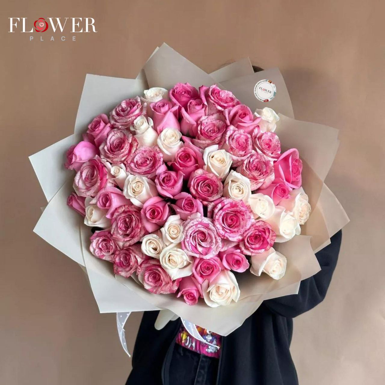 Фото букета: Букет из 51 розы — Flowers Place в Шардже