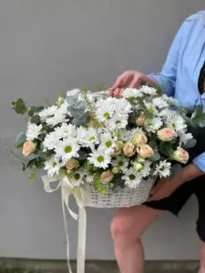 Фото букета «Букет Хризантем 35 Розовых Кустовых 10 в Корзине «Летний Ветер» в Белграде» — Доставка цветов в Белграде — Flowers Place, фото 1 из 2