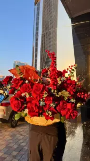 Фото букета «Композиция Красных Роз 41 Антуриум 17 Рябины 15 в Корзине «Асимметрия Прованса» в Дубае» — Цветы Дубай - Доставка цветов Flowers Place, фото 1 из 3