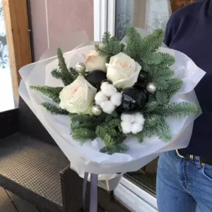Фото букета «Букет 3 белые розы и хлопок «Босфорский иней» Стамбул» в Стамбуле — Цветы Стамбул - Доставка цветов Flowers Place, фото 1 из 1