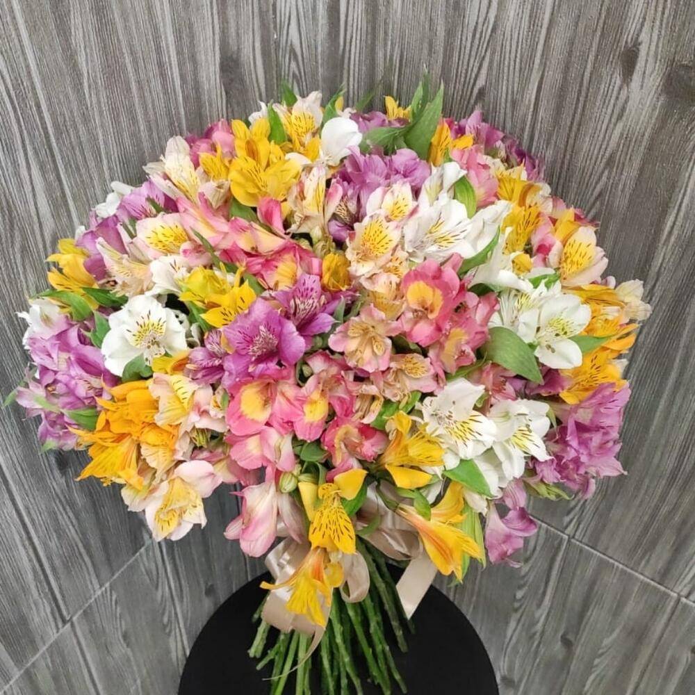 Фото букета: Альстромерии — Flowers Place в Дубае