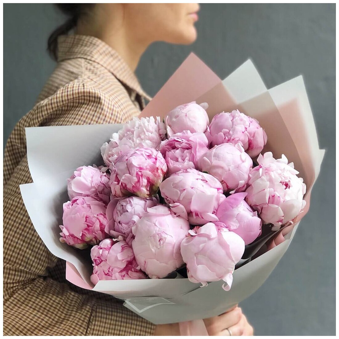 Фото букета 2: Женские букеты — Flowers Place в Шардже