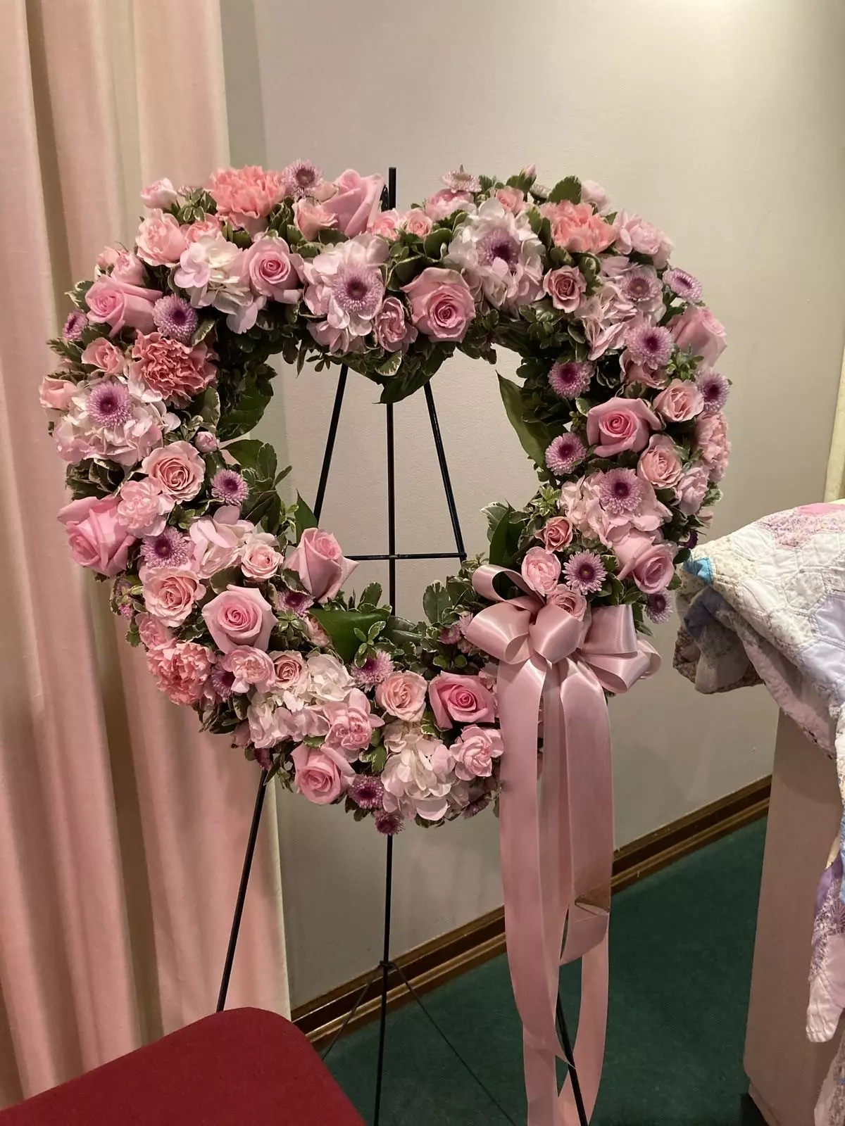 Фото букета: Букеты на похороны, погребение — Flowers Place в Париже