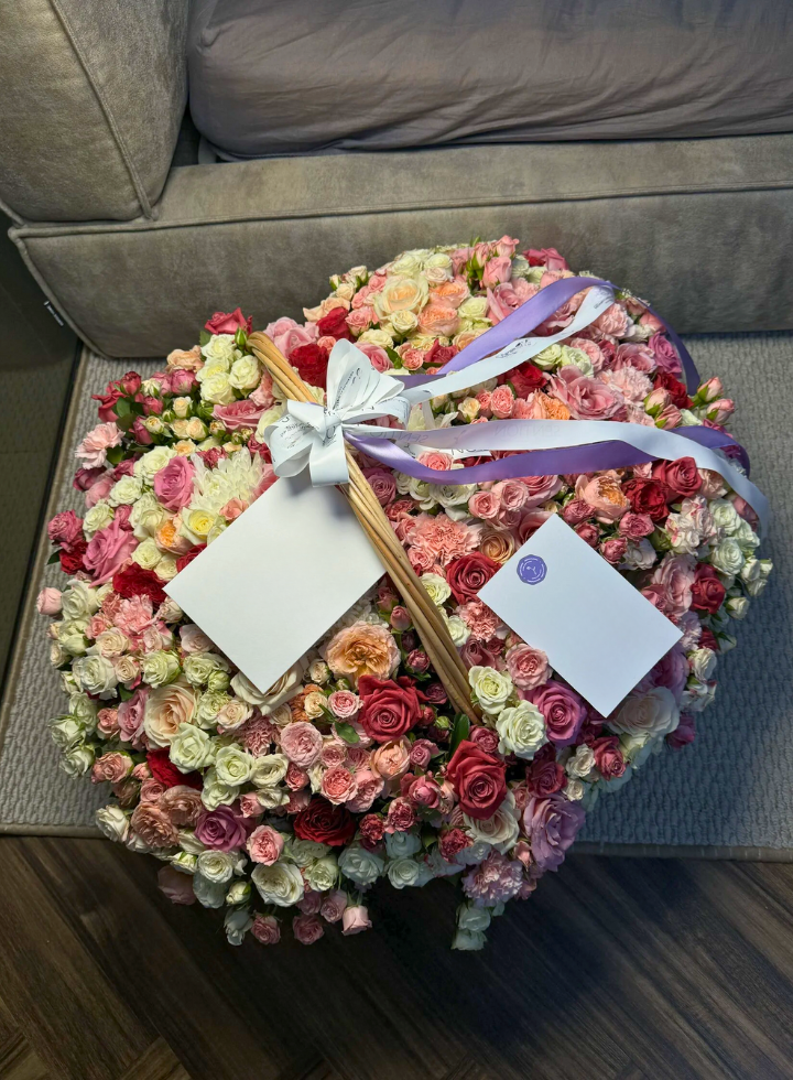 Фото букета: WOW-букеты — Flowers Place По всему миру