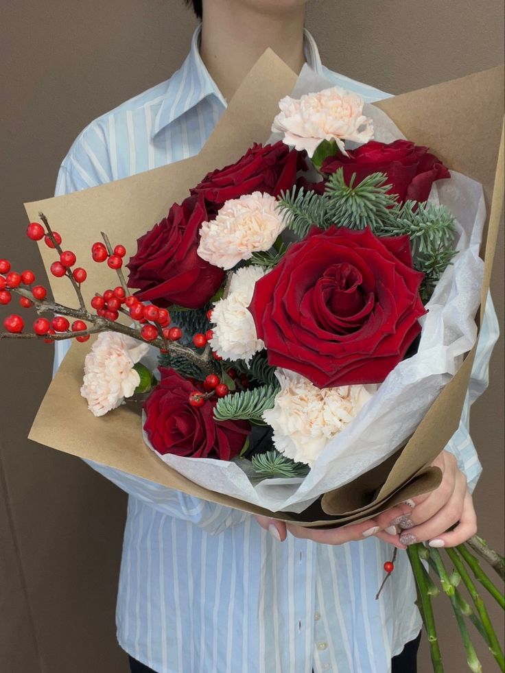 Фото букета: Цветы на новый год — Flowers Place в Париже