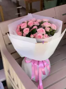 Фото букета «Букет 8 Роза Кустовая (Ветка) Розовая на Самуи» в Самуи — Цветы Самуи- Доставка цветов Flowers Place, фото 1 из 2