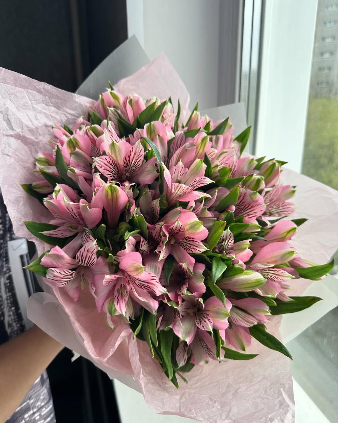 Фото букета 2: Альстромерии — Flowers Place на Пхукете
